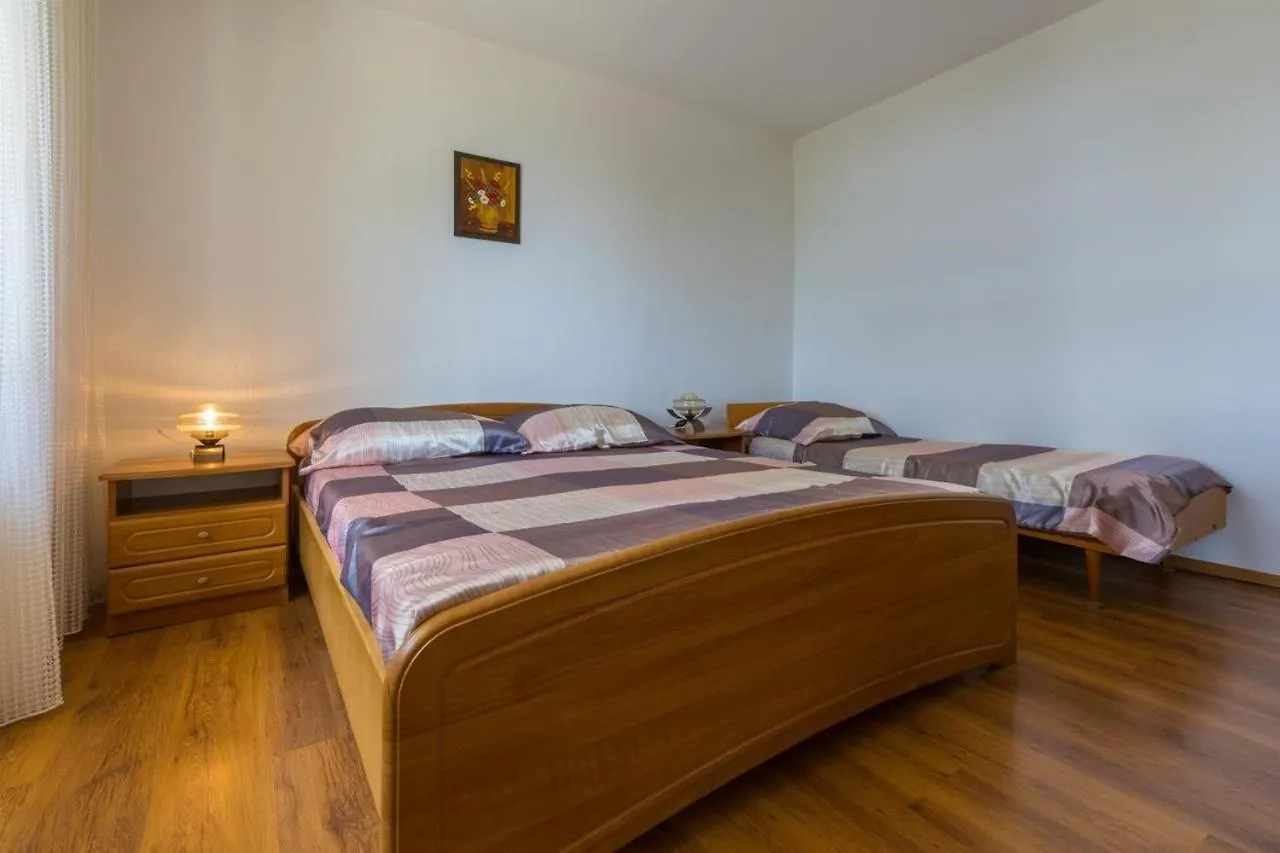Apartment In Dramalj 5753