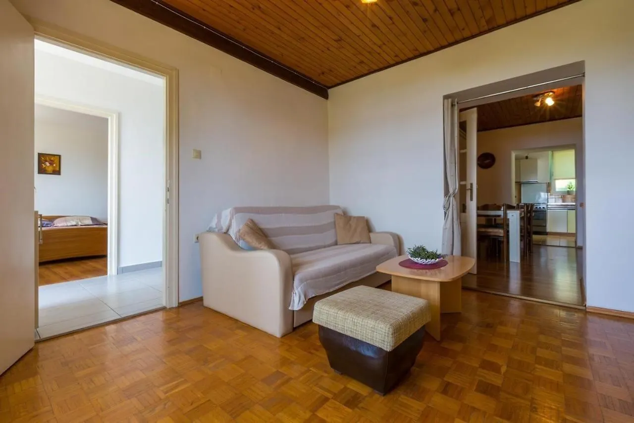 Apartment In Dramalj 5753
