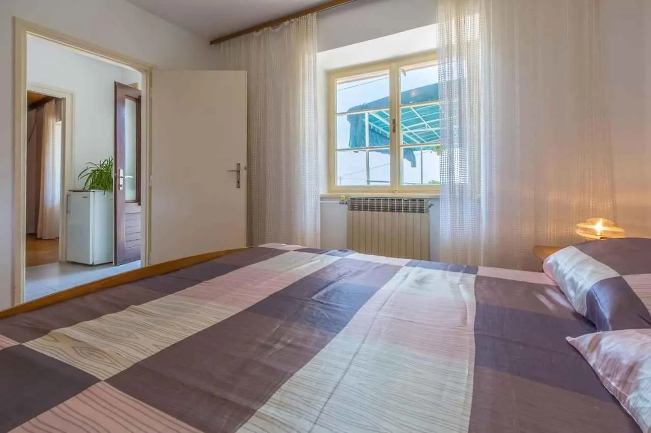 Apartment In Dramalj 5753