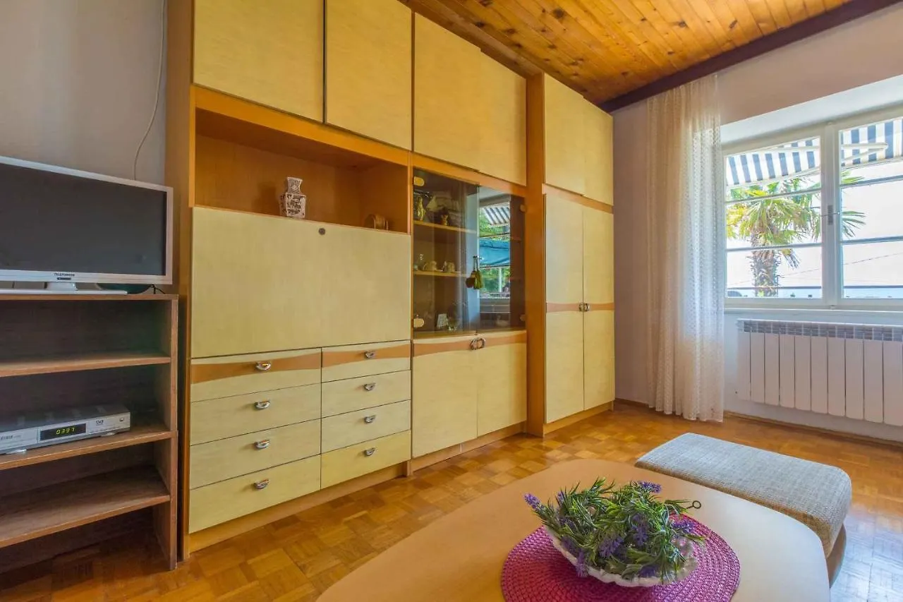 Apartment In Dramalj 5753